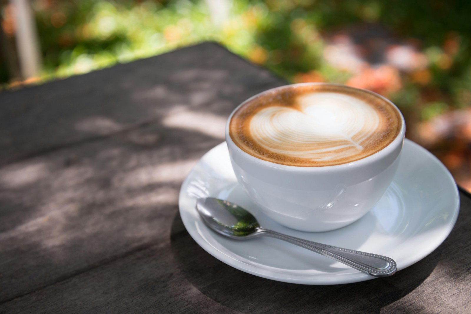 A minimalist coffee-themed high-resolution wallpaper, 31 of 63.